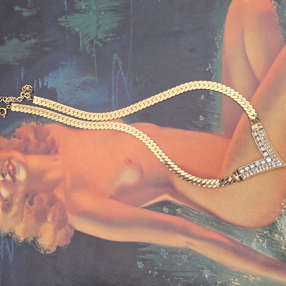 Vtg 80s Dior Necklace Gold Tone Arrow   Diamond Rhinestone V